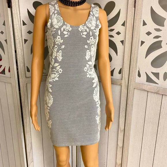 charlotte russe white bodycon dress Charlotte Russe White Strapless Dress Lined Textured ZIP FRONT Size XL